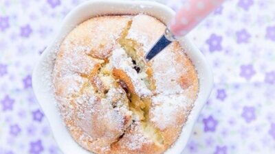 Творожно-апельсиновый пудинг с сухофруктами