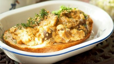 Тушеные баклажаны в сметане с паприкой