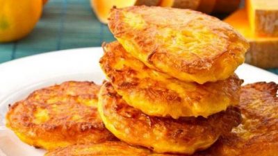 Сладкие тыквенные драники с манкой