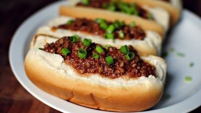 Домашние хот-доги с фаршем и моцареллой