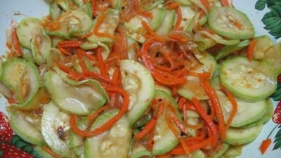 Кабачки со сладким перцем по-корейски
