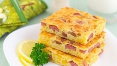 Сырный пирог с сосисками на кефире в духовке