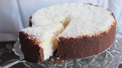 Шоколадно-кокосовый чизкейк с кусочками ананаса