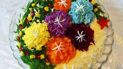 Слоеный салат «Новогодние игрушки»
