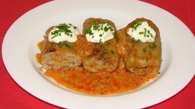 Мясные голубцы в томатно-сметанной заливке