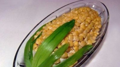 Салат «Кукуруза» с черносливом и сыром