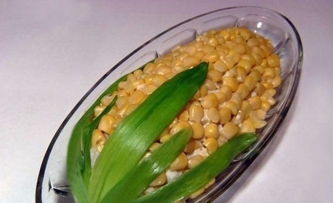 Салат «Кукуруза» с черносливом и сыром