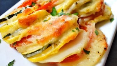 Запеченные кабачки с помидорами и картофелем под сыром