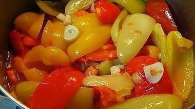 Маринованный сладкий болгарский перец половинками