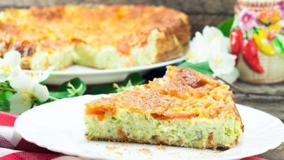 Пирог из кабачков с сыром, помидорами и зеленью