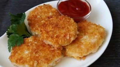 Котлеты из крабовых палочек с сыром в сухарях
