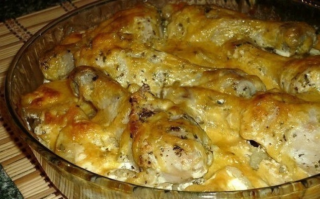 Картошка с куриными ножками под сыром в духовке