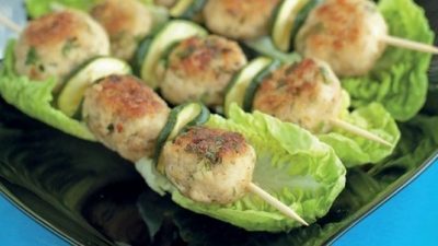 Биточки из индейки на шпажках