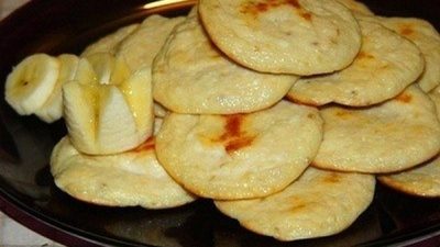 Простые творожные оладьи с бананом
