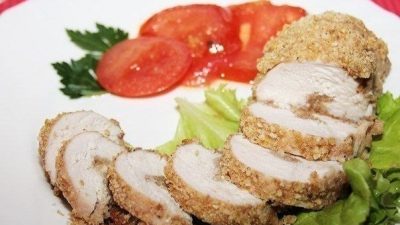 Запеченные куриные грудки в сухарях и орехах