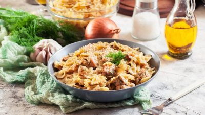 Сливочная паста с запеченным лососем и пармезаном
