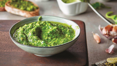 Соус «Песто» с чесноком, базиликом и кедровыми орехами