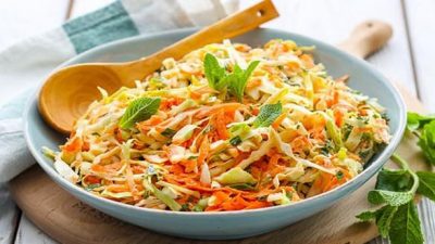 10 простых салатов из морской капусты - Лайфхакер