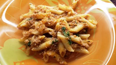 Классические макароны по-флотски с вареной говядиной