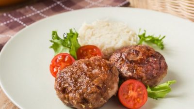 Котлеты из индейки с рисом и зеленью