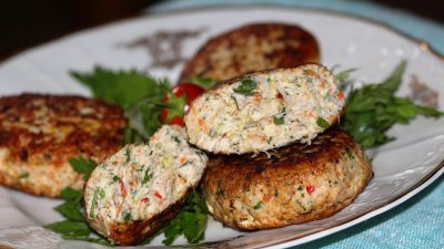 Котлеты из индейки с овощной начинкой в духовке