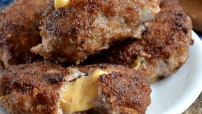 Котлеты с сырной начинкой в панировке в духовке