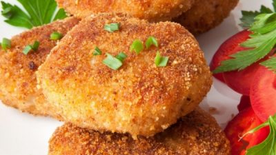 Сочные куриные котлеты в панировке на сковороде