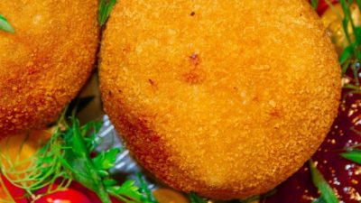 Куриные котлеты с манкой в сметанном кляре