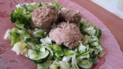 Котлеты из баранины с чесноком на пару
