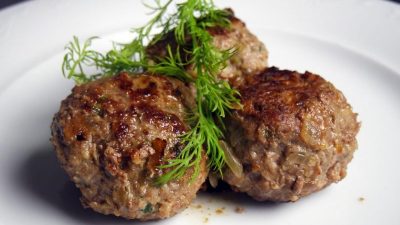 Котлеты из баранины в панировочных сухарях