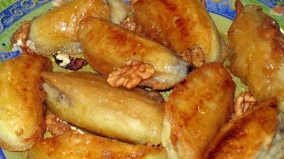 Жареные бананы на сковороде с апельсиновым сиропом