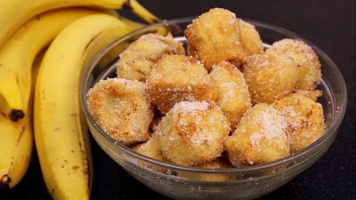 Жареные бананы в сухарях на сковороде