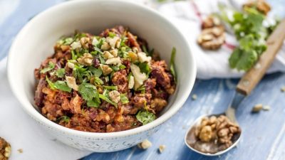 Мясной паштет с фасолью и чесноком