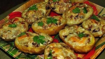 Картофельные лодочки с ветчиной, сыром и зеленью