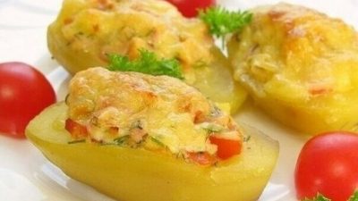 Картофельные лодочки с куриным фаршем и овощами