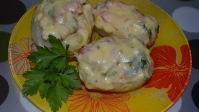 Картофельные лодочки с копченой курицей и болгарским перцем