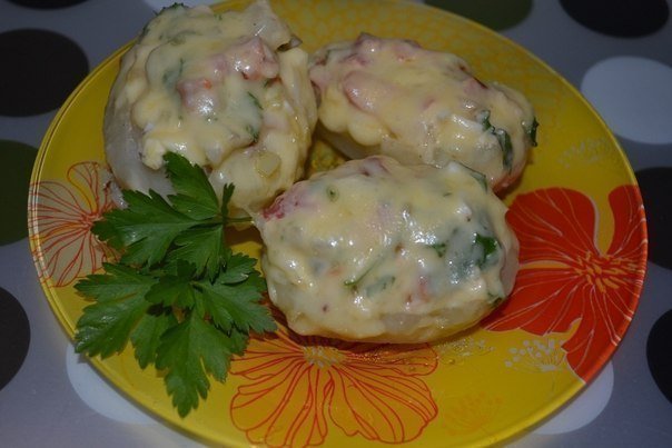 Картофельные лодочки с копченой курицей и болгарским перцем