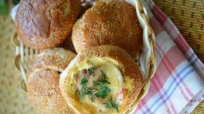 Фаршированные булочки с грибами и помидорами