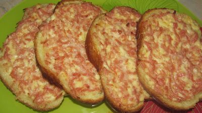 Гренки с сыром и сосиской на завтрак