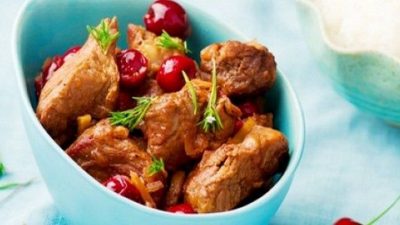 Свиная вырезка в маринаде из киви и лука