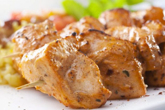 Вкусный шашлык из курицы в майонезе – пошаговый фото рецепт маринования и приготовления на мангале