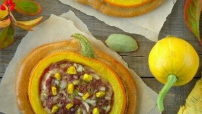 Пирог-тыква с мясным фаршем и овощами