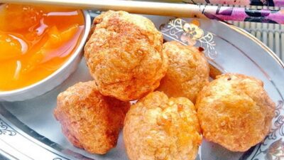 Рисовые шарики с сиропом во фритюре