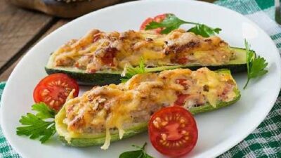 Фаршированные цукини с сыром и беконом
