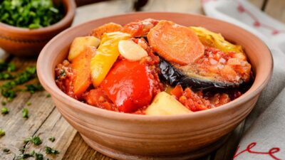 Овощное соте с чесноком и прованскими травами