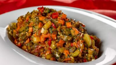 Соте из баклажанов с кабачками и помидорами