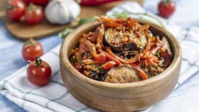 Соте из баклажанов с перцем в духовке