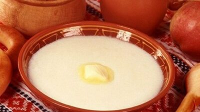 Классическая манная каша со сливочным маслом