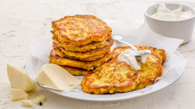 Кабачковые оладьи с чесноком и пармезаном