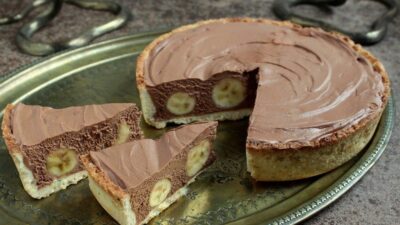 Банановый торт со сливочным кремом и шоколадным муссом